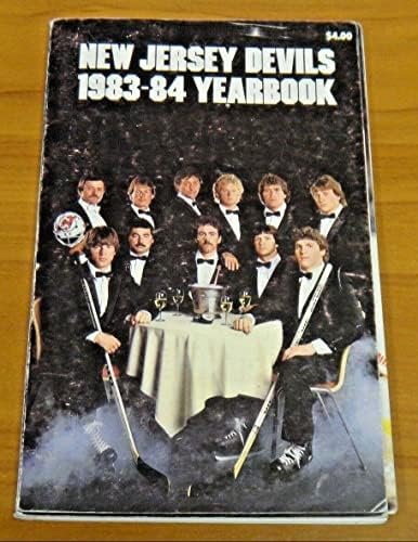 1983-84 NJ Devils Team הוקי חתום ספר שנה 32 חתימות - NHL חתימה חתימה שונות של פריטים שונים