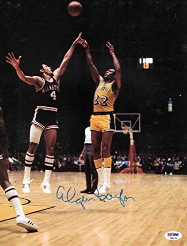 Elgin Baylor חתום חתימה 11x14 צילום לייקרס קפיצה בקפיצה מול באקס PSA P49245 - תמונות NBA עם חתימה